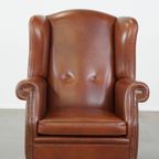 In Goede Staat Verkerende, Grote Cognac-kleurige Rundleren Oorfauteuil In Engelse Stijl thumbnail 3