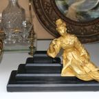 Antiek Bronzen Beeldje Op Een Houten Sokkel. thumbnail 3