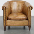 Tijdloze En Stijlvolle Schapenleren Clubfauteuil Met Prachtige Kleuren En Goed Zitcomfort thumbnail 9