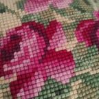 Vintage Geborduurd Kussen Beige Roze Rood Bloemen thumbnail 4