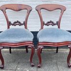 Set Van Twee Antiek Mahonie Stoelen Met Blauwe Stoffering, 47 X 43, Hoog 87 Cm thumbnail 2