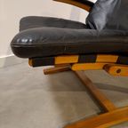 Zwart Leren Fauteuil Met Armleuningen En Houten Onderstel thumbnail 11