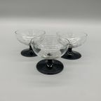 Set Vintage Gegraveerde Coupe Glaasjes Zwarte Voet 3 Stuks thumbnail 4