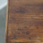 Charmante En Grote Antieke Eettafel Met Een Lade En Prachtige Originele Details thumbnail 6