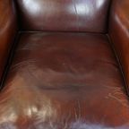 Klassieke, Luxe En Comfortabele Donkere Engelse Stijl Schapenleren Oorfauteuil Met Veel Karakter thumbnail 4
