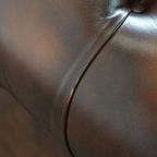 Mooie En Complete Set Van Een 2,5 Zits En 2 Zits Bruine Engelse Rundleren Chesterfield Bank thumbnail 15