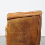 Leuke, Charmante En Comfortabele Schapenleren Clubfauteuil In Een Mooie Lichte Cognac Kleur thumbnail 11