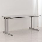 Ahrend 500 Bureau, 160 X 80 Cm, Hoogte Instelbaar Onderstel, Gespikkeld Grijs Blad thumbnail 2
