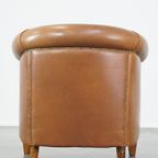 Comfortabele Schapenleren Clubfauteuil In Een Neutrale Cognac Kleur En In Goede Staat thumbnail 5