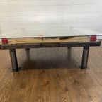 Unieke Industriële Tafel Uit Houten Mal Met Negatief Treinwiel thumbnail 8