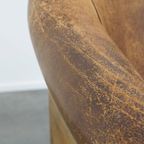 Positief Doorleefde Schapenleren Clubfauteuil Met Een Stoere En Sleetse Vintage Uitstraling thumbnail 9