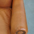 Klassieke En Unieke Set Van 2 Rundleren Oorfauteuils Afgewerkt Met Siernagels En Mooie Details thumbnail 10