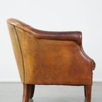 Stoere Maar Comfortabele Clubfauteuil Gemaakt Van Schapenleer En Afgewerkt Met Siernagels thumbnail 4