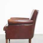 Vintage Karaktervolle Fauteuil Gemaakt Van Schapenleer Met Een Prachtige Warme Kleurstelling thumbnail 6