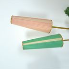 Jaren 50 Vloerlamp Met Roze En Groene Kap En Goudkleurige Poten thumbnail 5