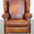 Comfortabele Vintage Engelse Stijl Schapenleren Oorfauteuil Met Een Prachtige Warme Kleurstelling thumbnail 6