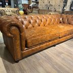 Stoere Industriële Vintage Chesterfield 3,5 Zits Bank In Vintage Cognac Leer 240 Cm thumbnail 3