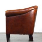 Hele Mooie Clubfauteuil Van Schapenleer Met Een Mooie Warme En Luxe Cognac Kleur thumbnail 6