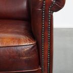Charmante Rundleren Clubfauteuil In Engelse Stijl Met Een Vast Zitkussen En Een Prachtig Patina thumbnail 10