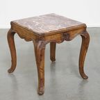 Geweldig Antiek Frans Eind 18e Eeuws Vierkant Bijzettafeltje Met Een Houten Frame thumbnail 2