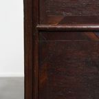 Engelse Antieke En Elegante Vroege Georgian Eikenhouten Ladekast Met Uniek Inlegwerk thumbnail 9
