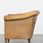 Positief Doorleefde Schapenleren Clubfauteuil Met Een Stoere En Sleetse Vintage Uitstraling thumbnail 5