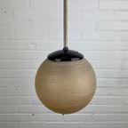 Bolvormige Vintage Hanglamp Met Bruin Opaal Glas thumbnail 4