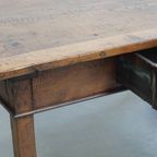 Karaktervolle Antieke Zuid Europese Kastanjehouten Salontafel Uit De 18e Eeuw Met Een Lade thumbnail 9