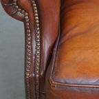 Comfortabele Schapenleren Oorfauteuil Met Een Afwerking Met Siernagels En Warme Kleuren thumbnail 11