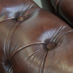 Set Van 2 Charmante, Klassieke Rundleren Engelse Chesterfield Armchairs Met Sierlijke Poten thumbnail 11