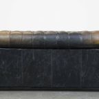Zwarte 2.5 Zits Rundleren Engelse Chesterfield Bank Met Leuke, Luxe Details thumbnail 7