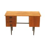 Vintage Bureau Met 3 Lades En Zwarte Poten Gemaakt In De Jaren '60 thumbnail 4