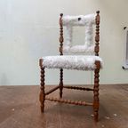 Antieke Houten Spijlenstoel Vs Speels Designobject thumbnail 2