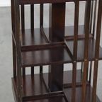 Zeer Mooie Houten Boekenmolen Met Groen Leren Blad En Op Wieltjes In Engelse Stijl thumbnail 13