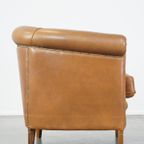Comfortabele Schapenleren Clubfauteuil In Een Neutrale Cognac Kleur En In Goede Staat thumbnail 4