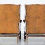 Set Van 2 Klassieke Vintage Rundleren Engelse Chesterfield Oorfauteuils In Een Lichte Cognac Kleu thumbnail 4