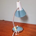 Vintage Bureaulamp Van Blauw En Wit Gelakt Metaal thumbnail 11