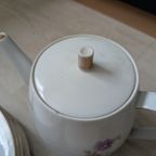 Thee Of Koffiepot, Melk En Suiker En Vijf Ontbijtbordjes thumbnail 2