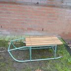 Groene Metalen Slee Met Houten Latten thumbnail 2