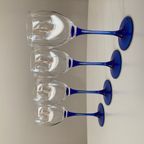 Wijnglazen Met Blauw Glazen Voet thumbnail 4