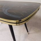 Vintage Salontafel Met Glazen Blad En Schuine Poten, Jaren 50 thumbnail 12