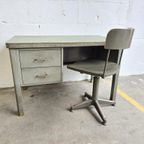 Vintage Industriële Desk / Bureau Acior Met Muntgroen Blad thumbnail 10