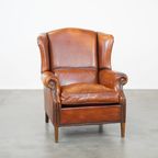 Comfortabele Schapenleren Oorfauteuil Met Een Warme Kleurstelling En Een Mooi Patina thumbnail 2