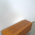Fineer Dressoir Uit Zweden Met Wit Stalen Poten thumbnail 4