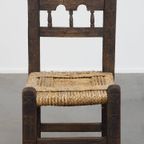 Sierlijke Antieke Boeren Stoel Met Touwen Zitting En Mooi Snijwerk thumbnail 6