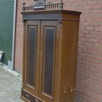 Antieke Kledingkast Oud Grenen Met Kuif thumbnail 2