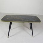 Vintage Salontafel Met Glazen Blad En Schuine Poten, Jaren 50 thumbnail 9