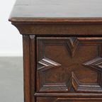 Charmante Antieke Engelse Ladekast Uit De 18e Eeuw Met Uniek Paneelwerk En Originele Bolpootjes thumbnail 8