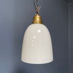 Hoge Opaline Glazen Hanglamp Met Messing Armatuur thumbnail 12