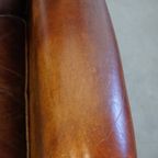Comfortabele Vintage Engelse Stijl Schapenleren Oorfauteuil Met Een Zeer Mooie Kleurstelling thumbnail 9